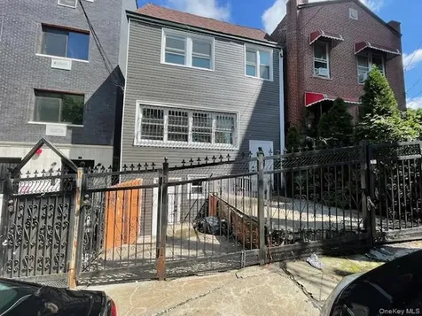 1802 Palisade Place Bronx NY 10453