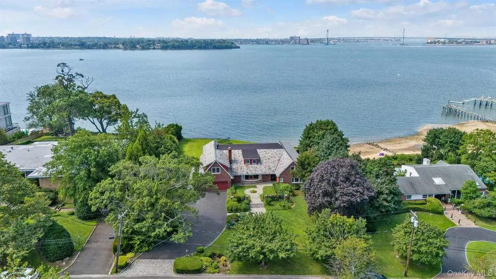 22 Martin Court Kings Point NY 11024