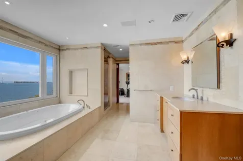 22 Martin Court Kings Point NY 11024