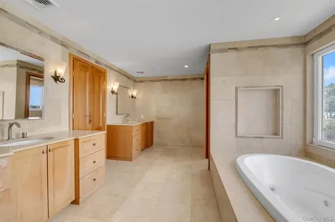 22 Martin Court Kings Point NY 11024