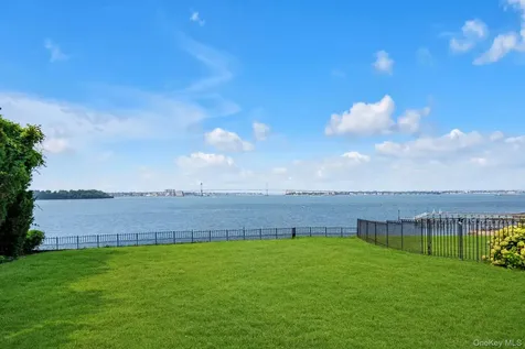 22 Martin Court Kings Point NY 11024