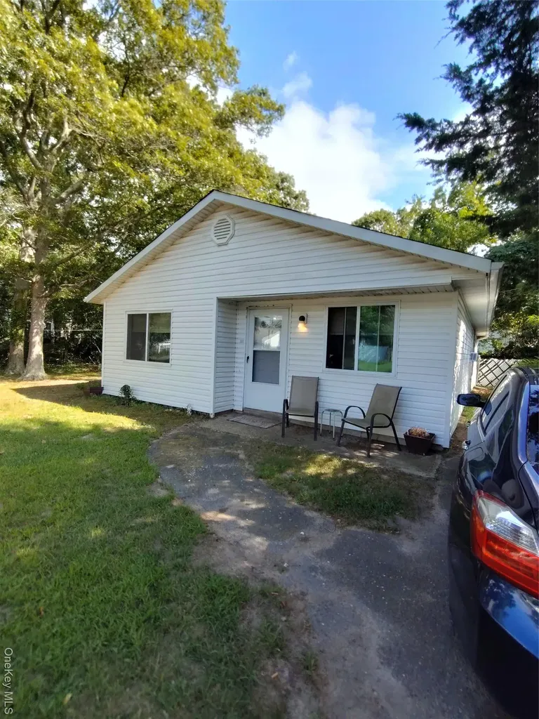 14 Wellwood Drive Shirley NY 11967