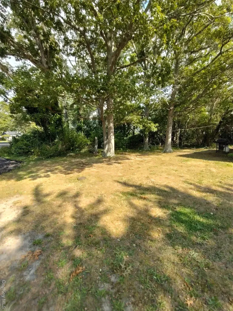 14 Wellwood Drive Shirley NY 11967