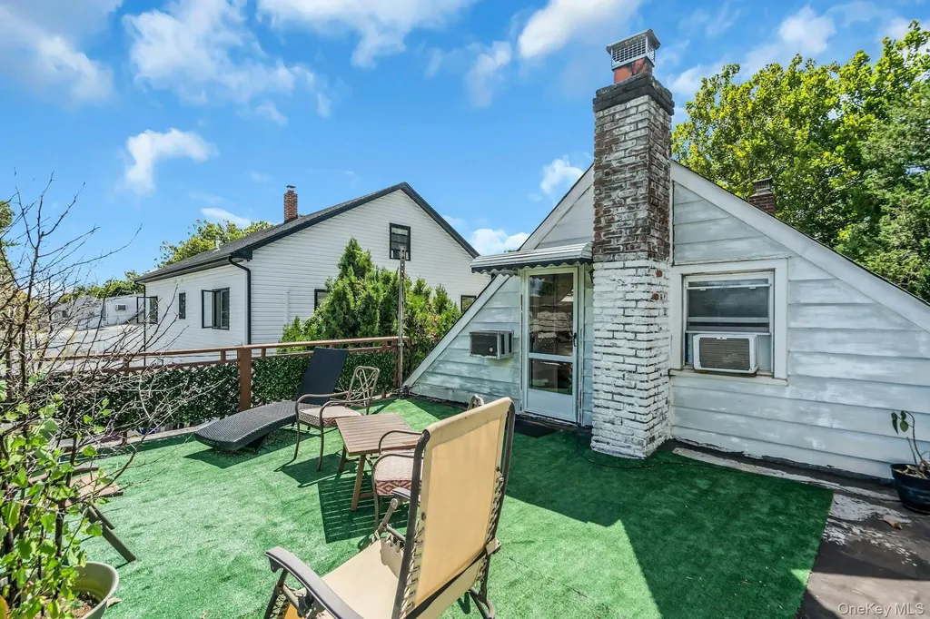 2 Chase Lane Levittown NY 11756