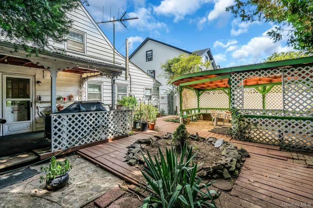 2 Chase Lane Levittown NY 11756