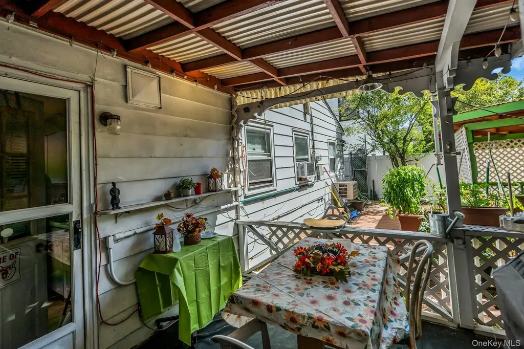 2 Chase Lane Levittown NY 11756