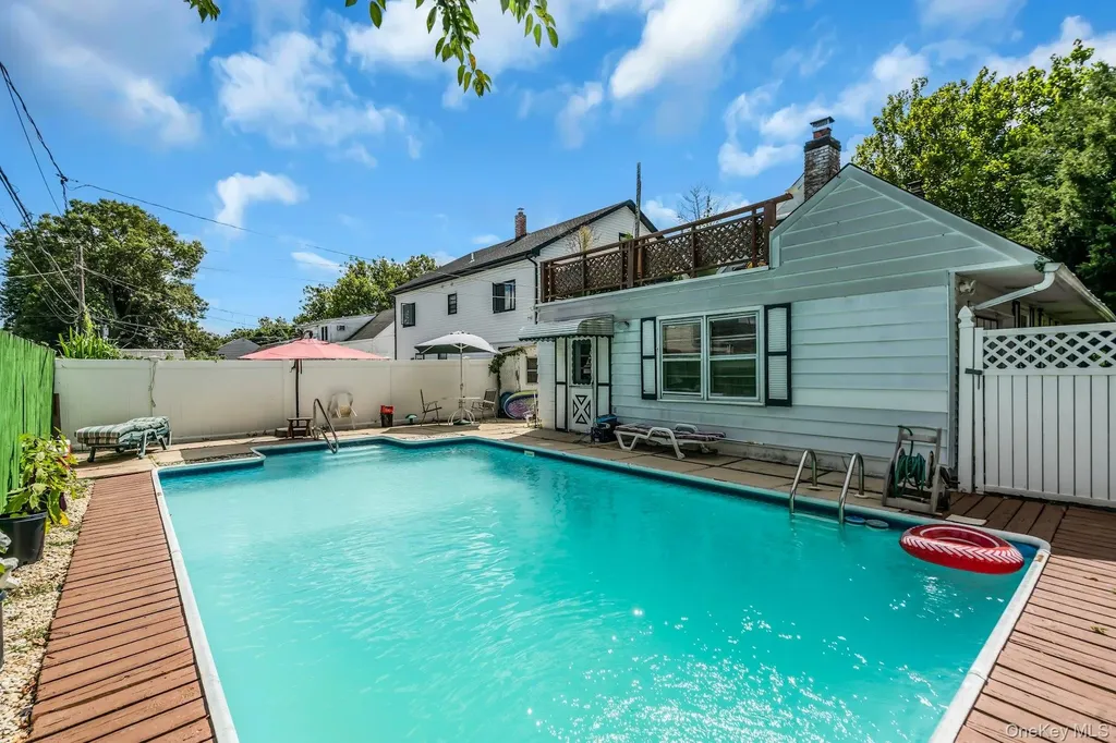 2 Chase Lane Levittown NY 11756