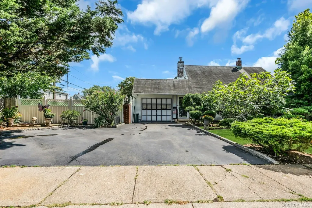 2 Chase Lane Levittown NY 11756