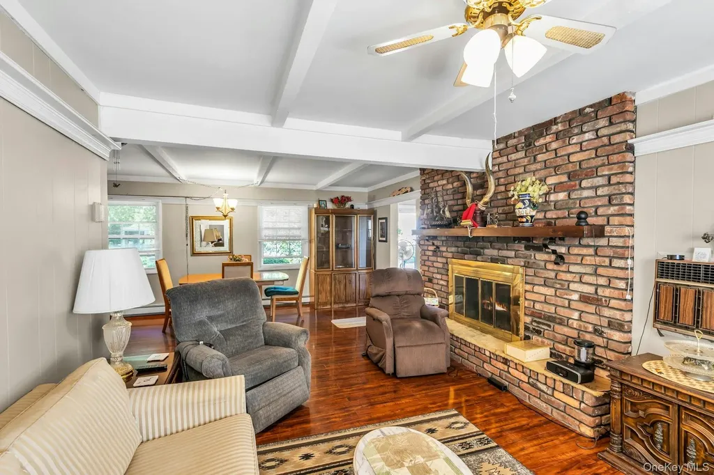 2 Chase Lane Levittown NY 11756