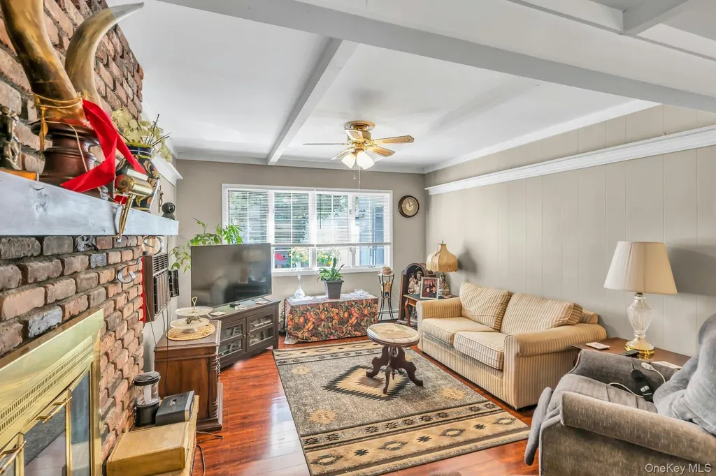 2 Chase Lane Levittown NY 11756