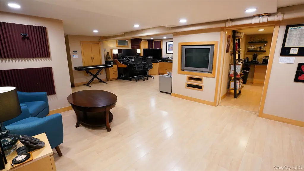 16627 25th Avenue Whitestone NY 11357