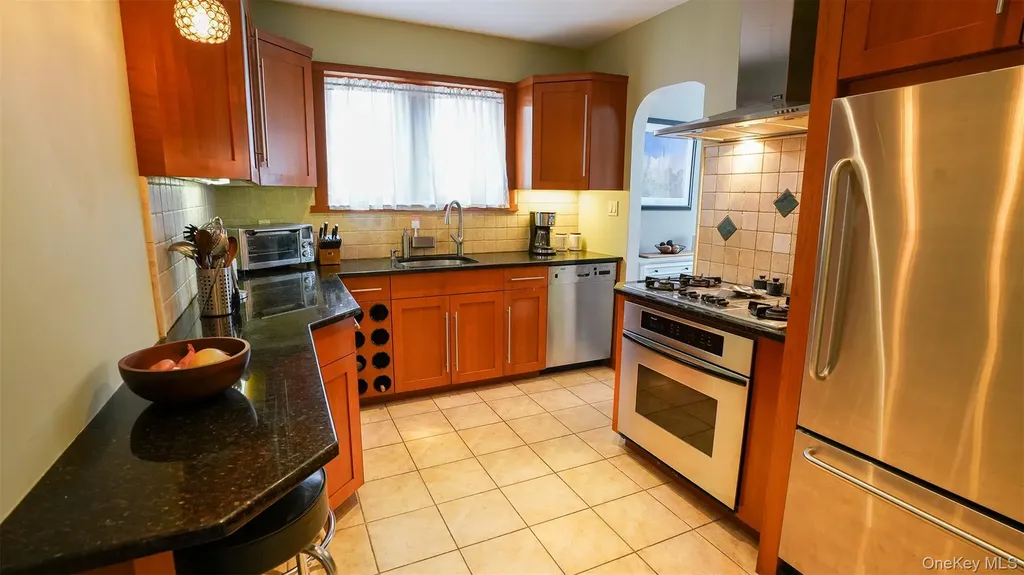 16627 25th Avenue Whitestone NY 11357