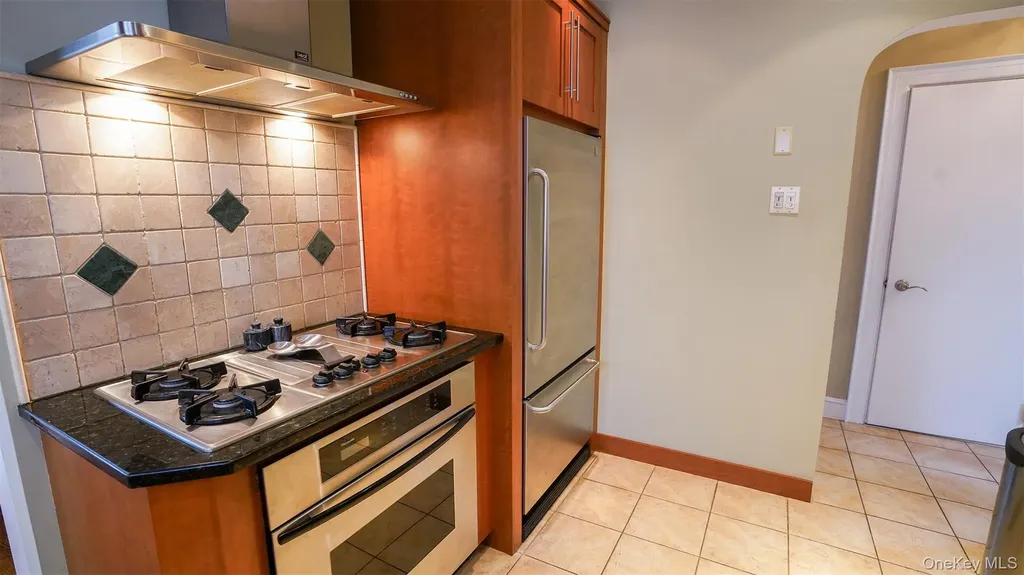 16627 25th Avenue Whitestone NY 11357