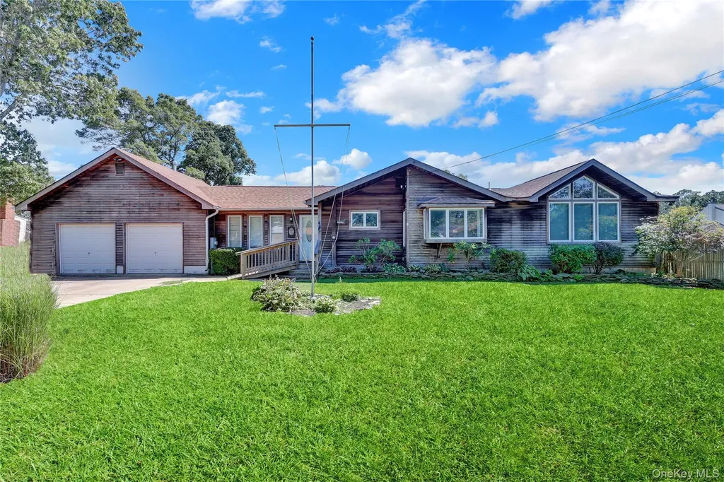 16 Flintlock Drive Shirley NY 11967