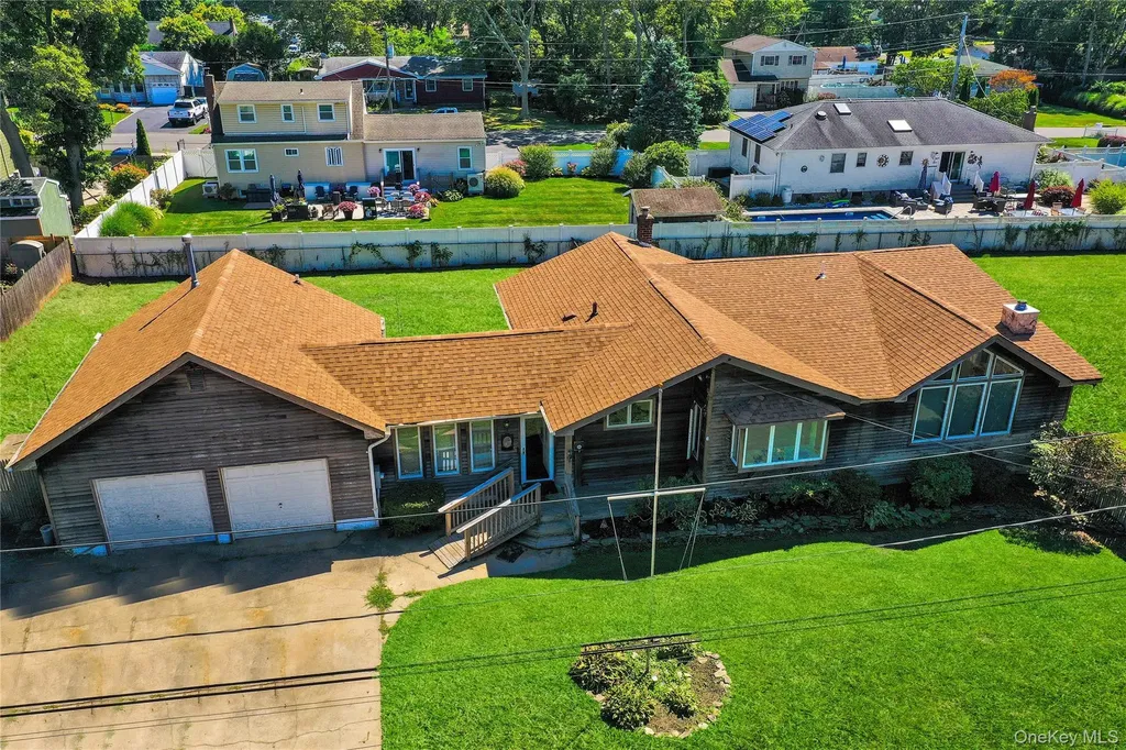 16 Flintlock Drive Shirley NY 11967