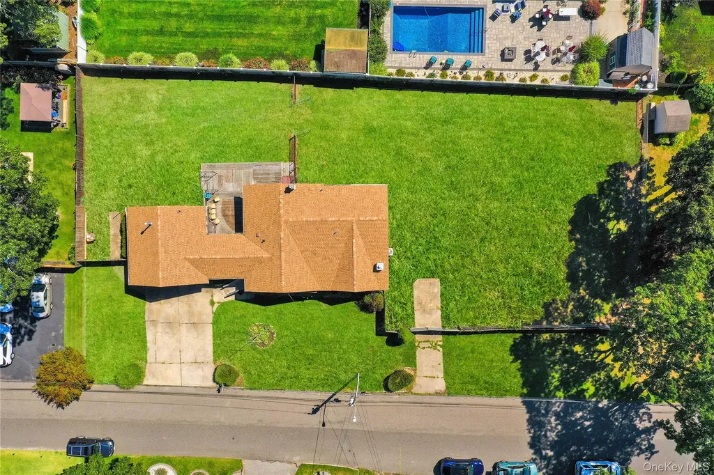 16 Flintlock Drive Shirley NY 11967