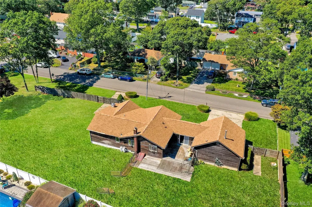 16 Flintlock Drive Shirley NY 11967