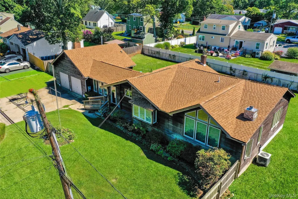 16 Flintlock Drive Shirley NY 11967