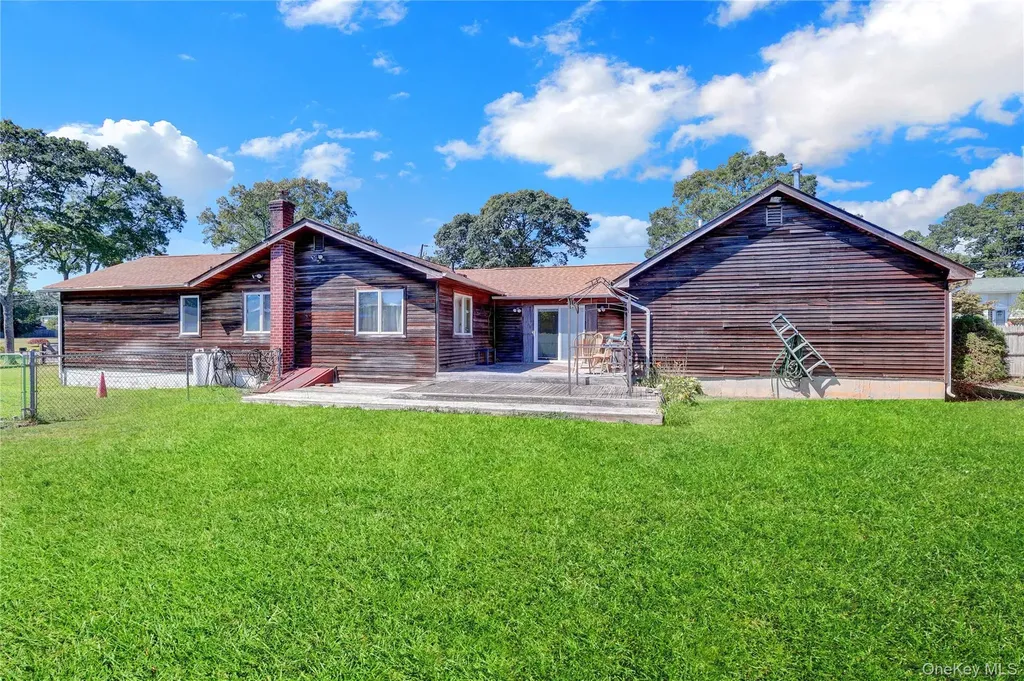16 Flintlock Drive Shirley NY 11967