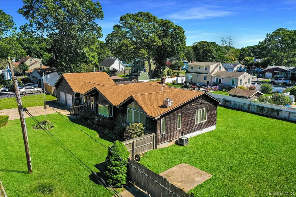16 Flintlock Drive Shirley NY 11967
