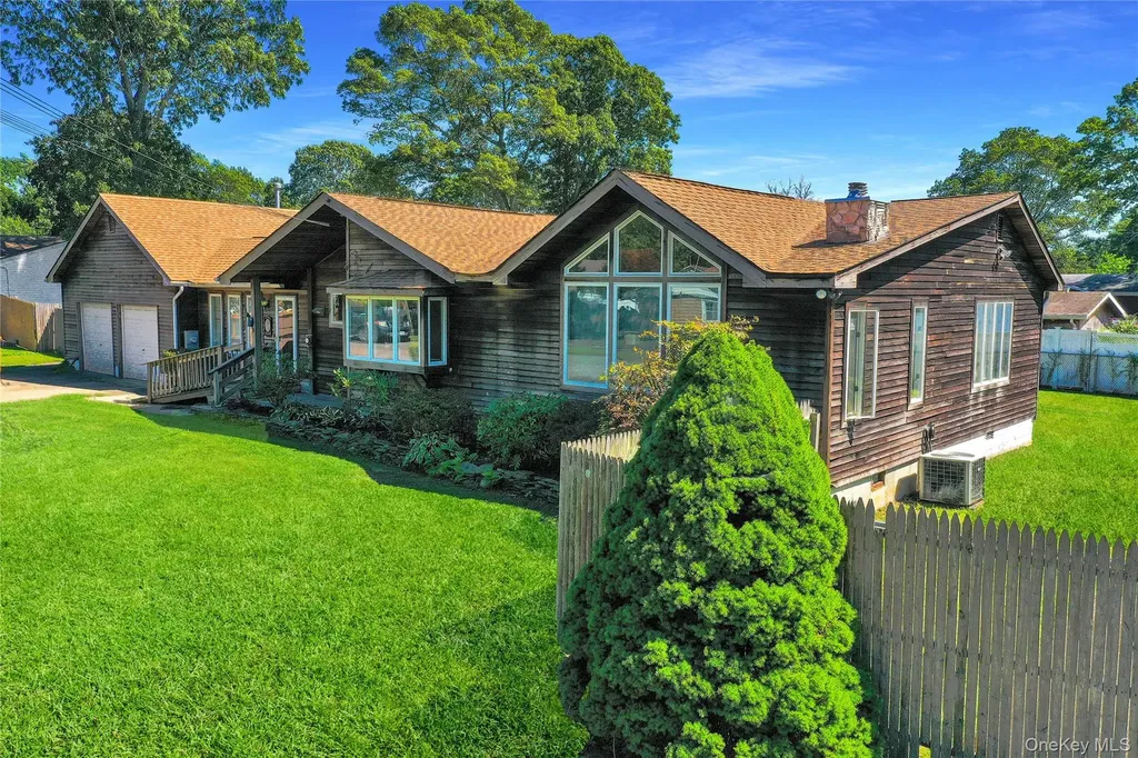 16 Flintlock Drive Shirley NY 11967