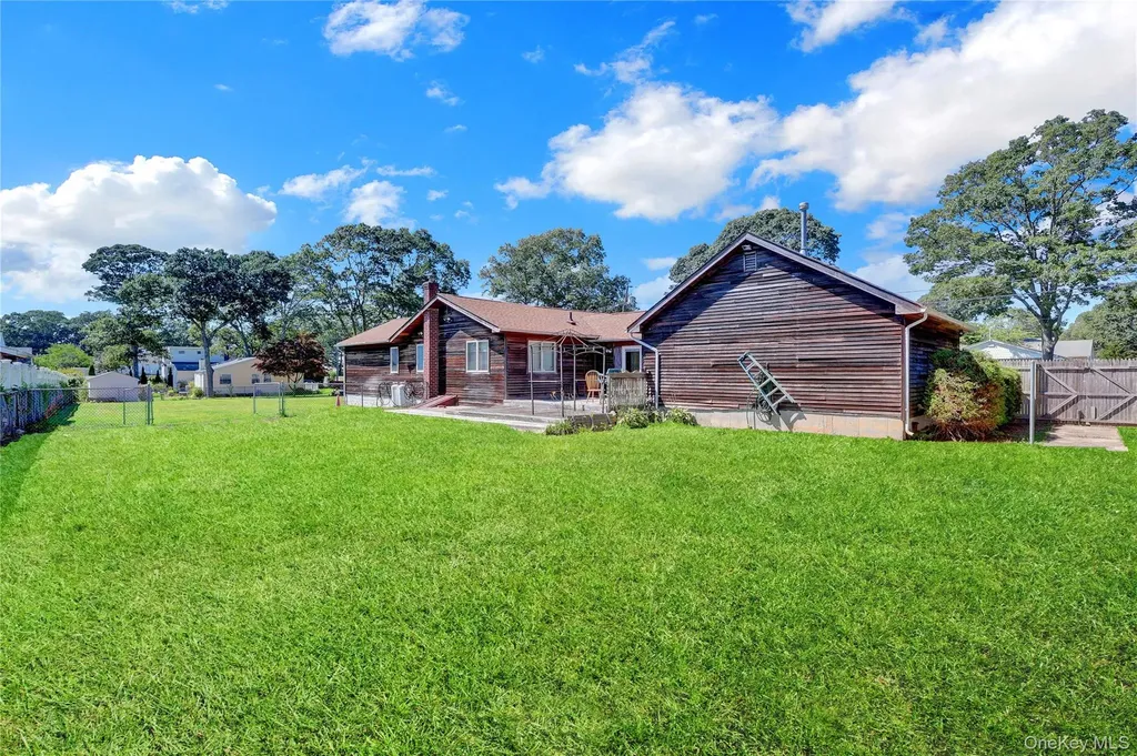 16 Flintlock Drive Shirley NY 11967
