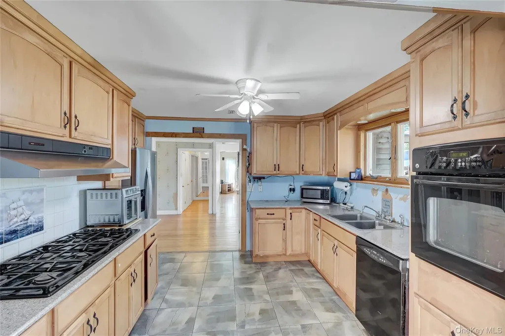 16 Flintlock Drive Shirley NY 11967