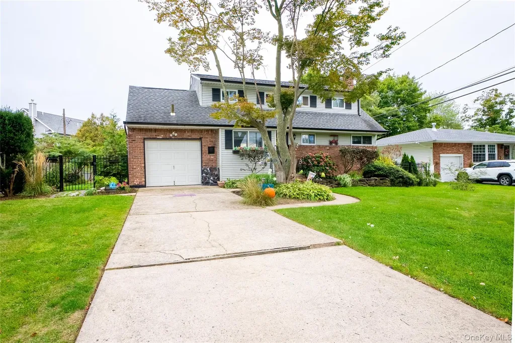 4 Andam Way Saint James NY 11780