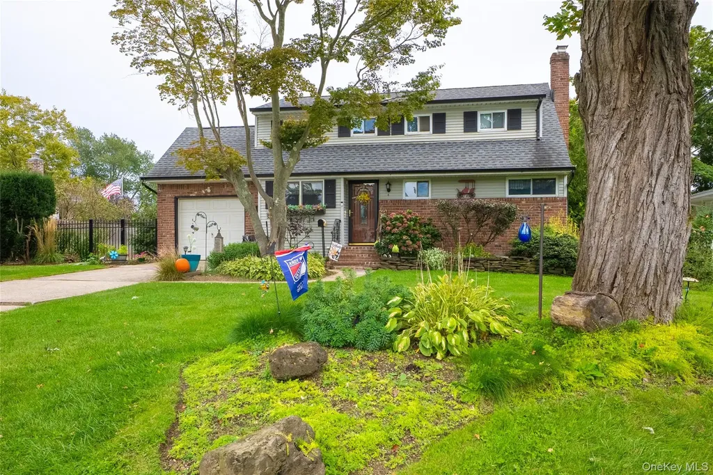 4 Andam Way Saint James NY 11780