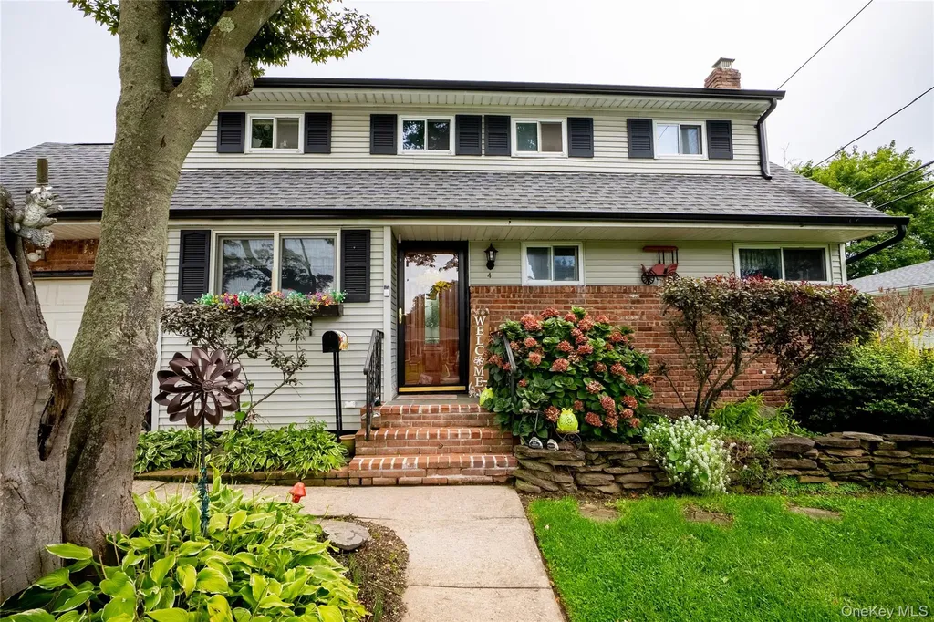 4 Andam Way Saint James NY 11780