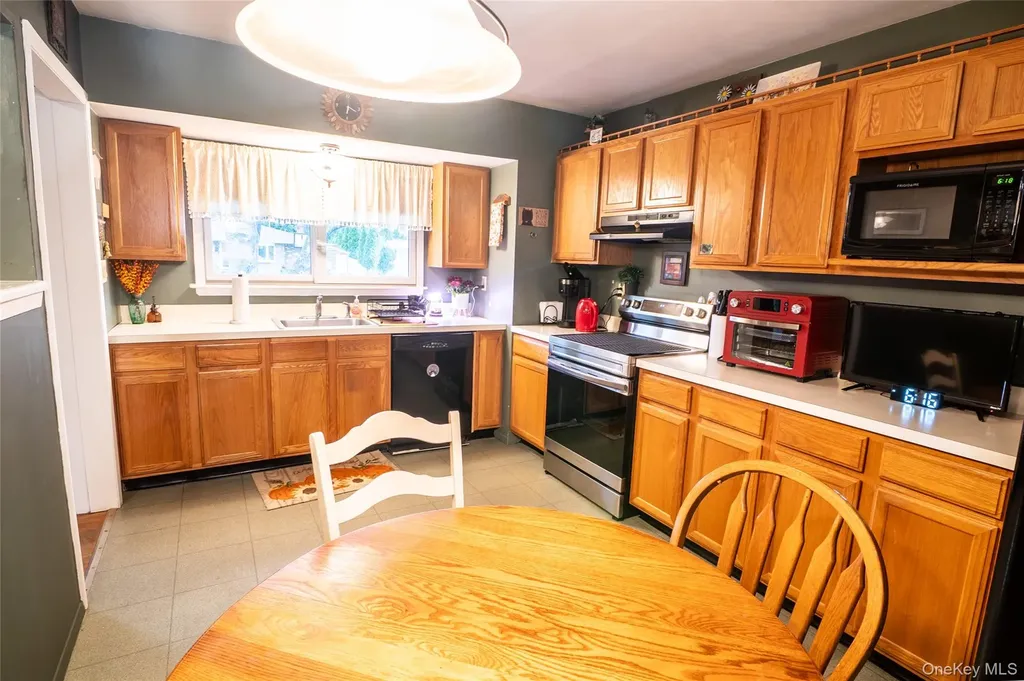 4 Andam Way Saint James NY 11780