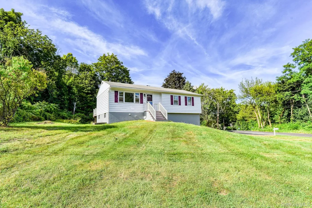 11 Hudson Bluff Drive Marlboro NY 12542