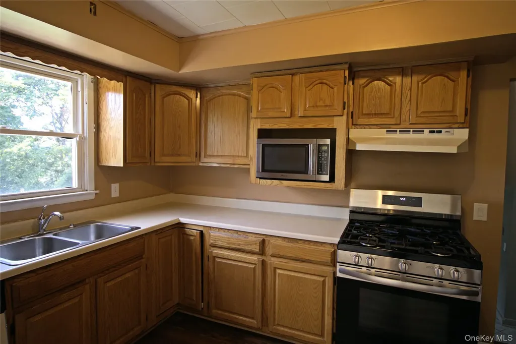4 Salk Drive Highland NY 12528