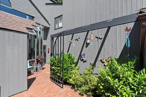 301 Old Cedar Road Hartsdale NY 10530