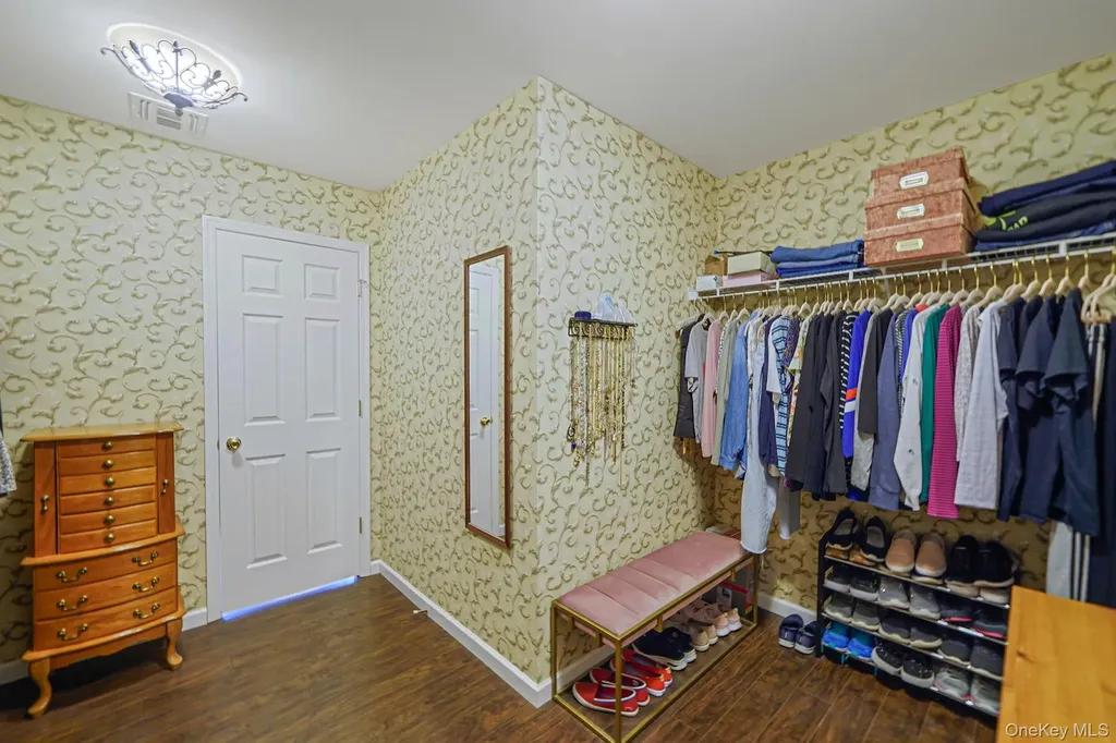 6 Nick Court Yaphank NY 11980