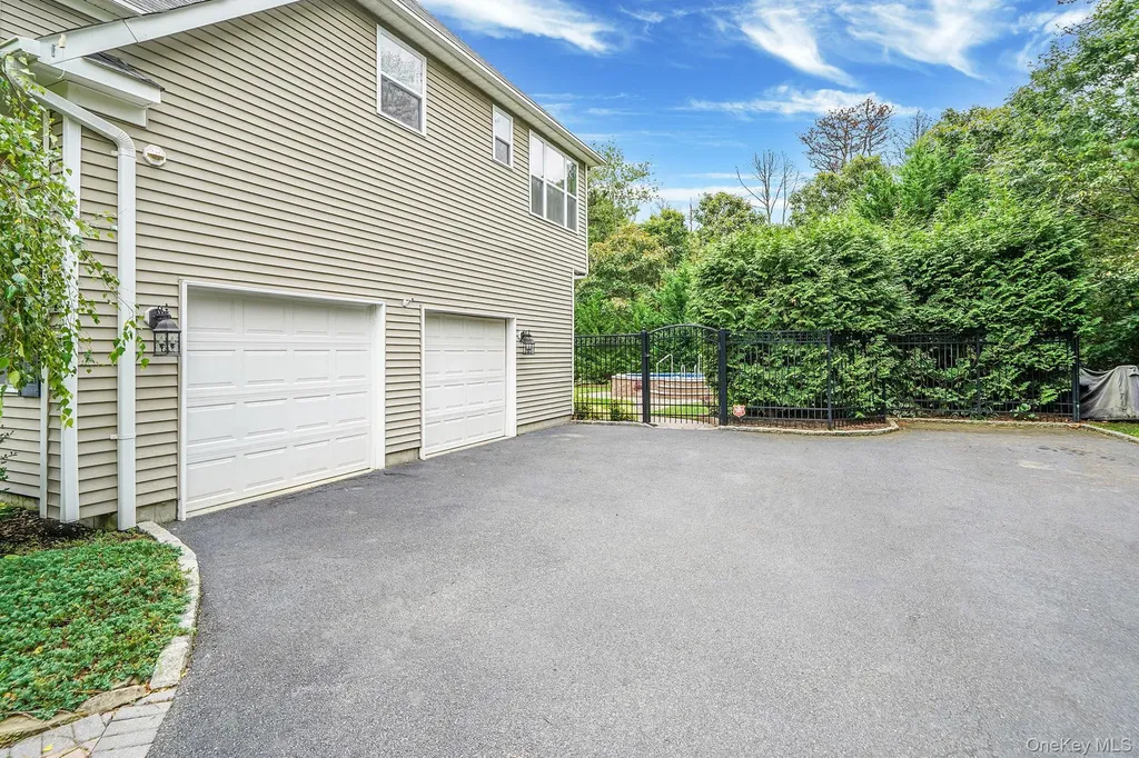 6 Nick Court Yaphank NY 11980
