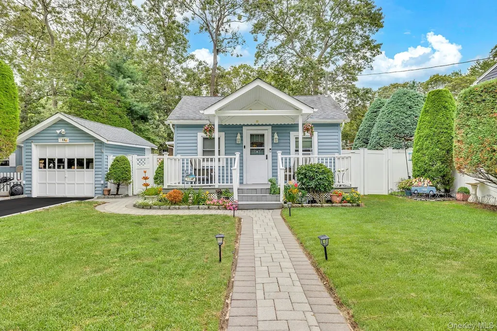 44 Lexington Avenue Patchogue NY 11772