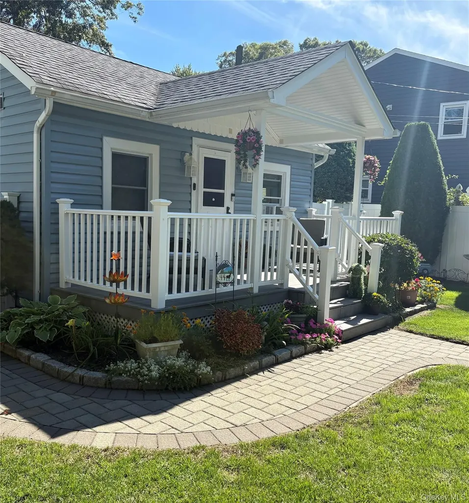44 Lexington Avenue Patchogue NY 11772