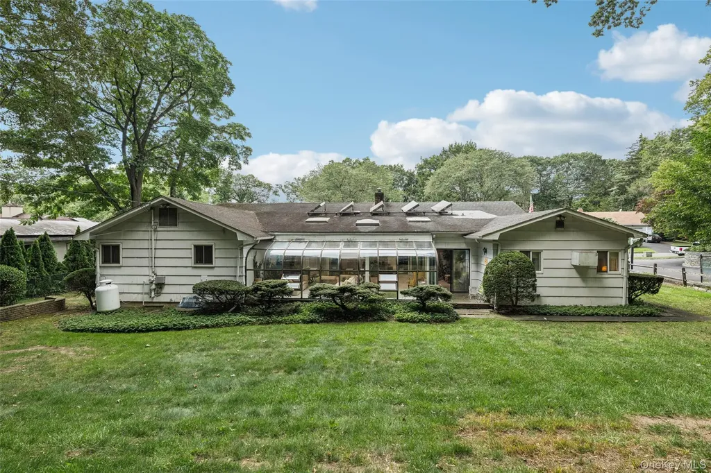 75 Mimosa Drive Roslyn NY 11576