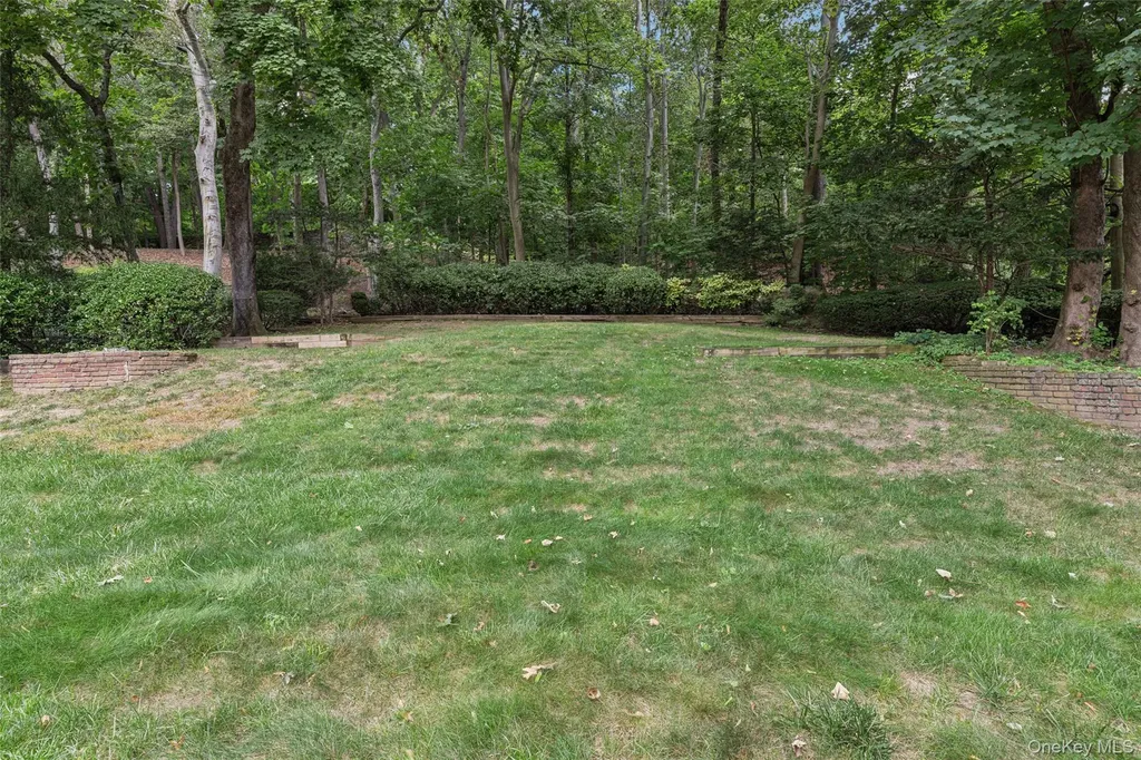 75 Mimosa Drive Roslyn NY 11576