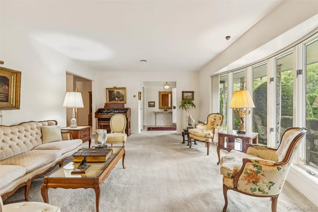 75 Mimosa Drive Roslyn NY 11576