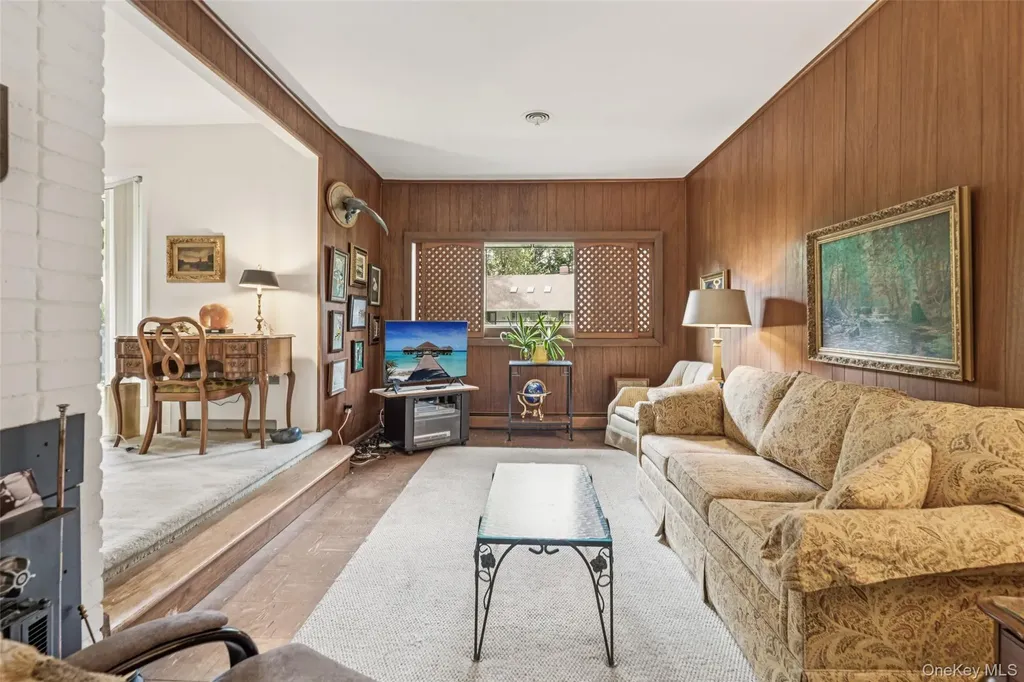 75 Mimosa Drive Roslyn NY 11576