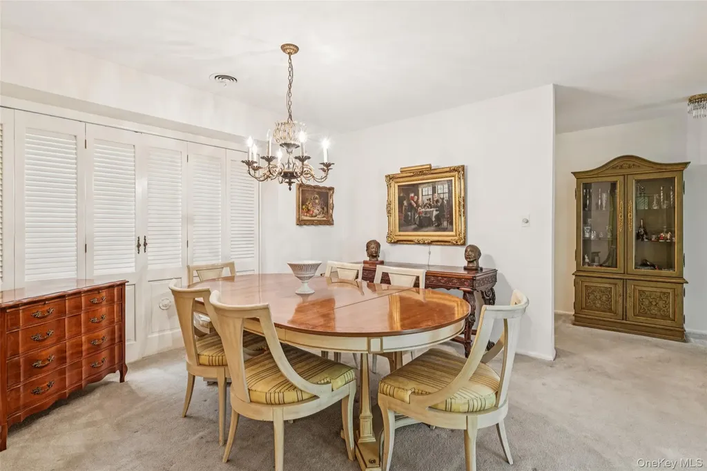75 Mimosa Drive Roslyn NY 11576