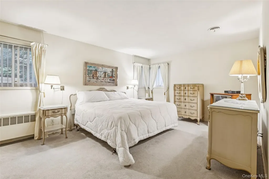 75 Mimosa Drive Roslyn NY 11576