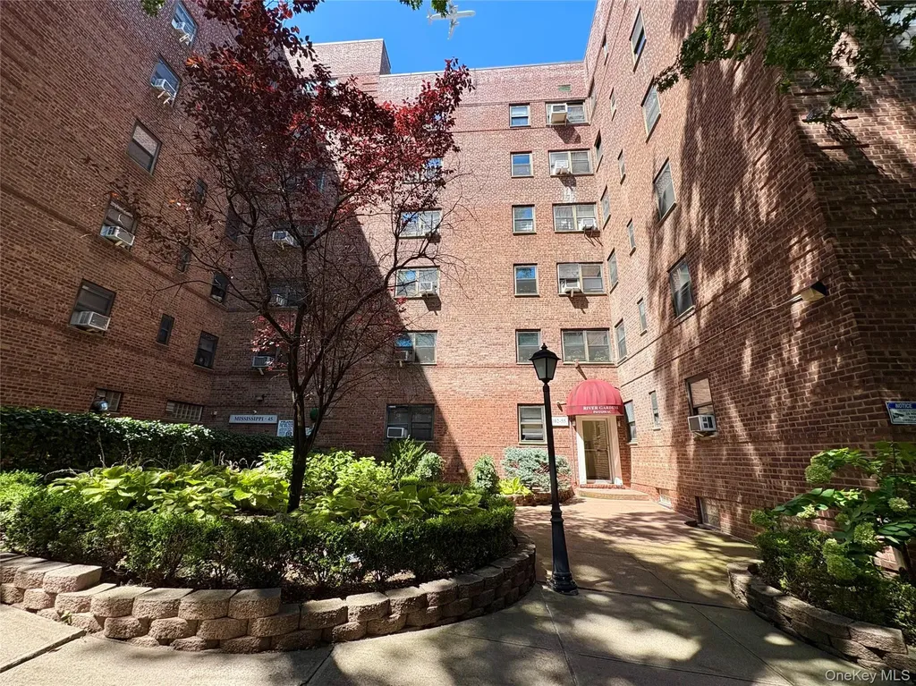 102-55 67th Road Forest Hills NY 11375