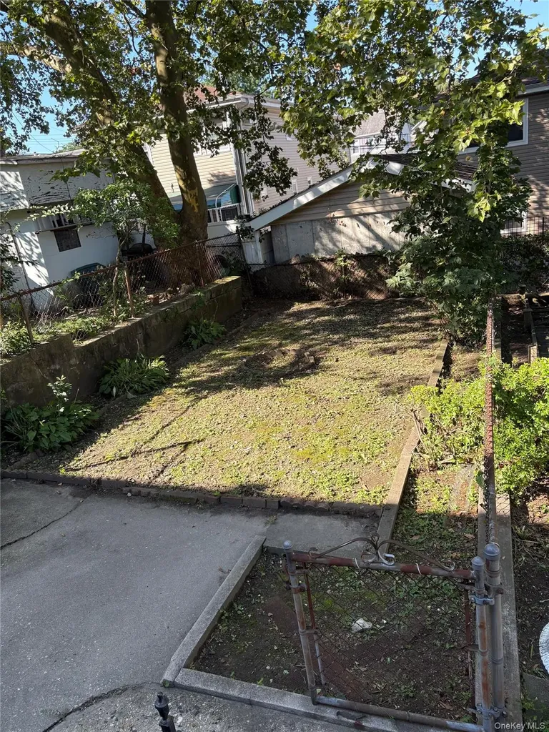 3549 Ropes Avenue Bronx NY 10475