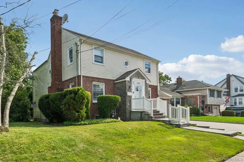 1267 Sturlane Place Hewlett NY 11557