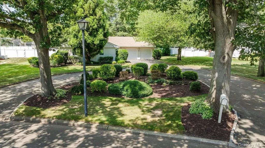 10 Pashen Place Dix Hills NY 11746