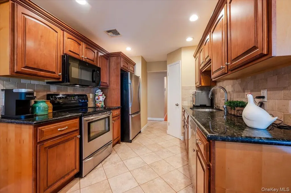 10 Pashen Place Dix Hills NY 11746
