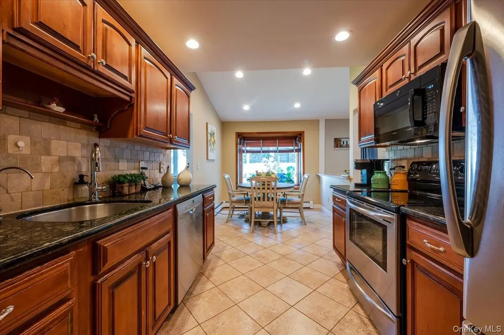10 Pashen Place Dix Hills NY 11746